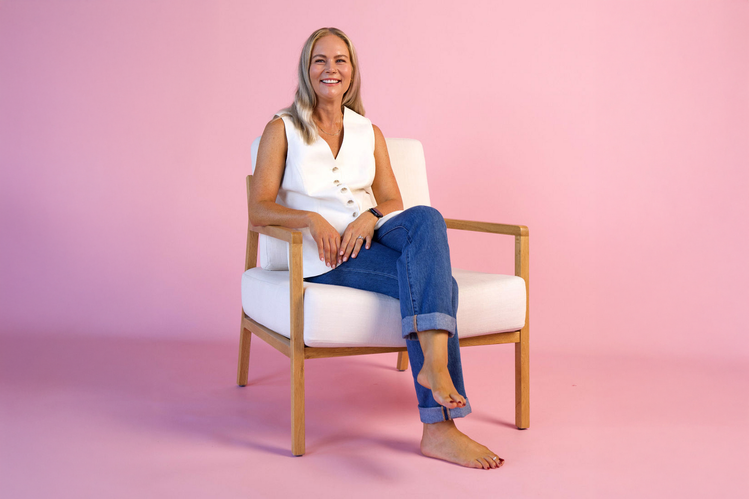 kidhy founder Danielle sitting on a chair with a pink backdrop, gut health for kids